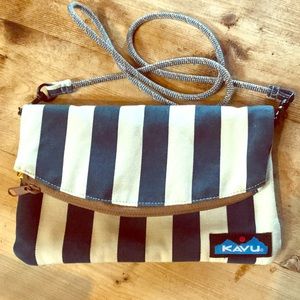 Kavu crossbody rope bag / navy and cream striped.